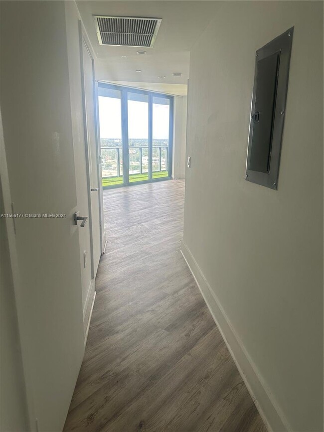 Building Photo - 121 Northeast 34th Street Apt #1416, Miami...