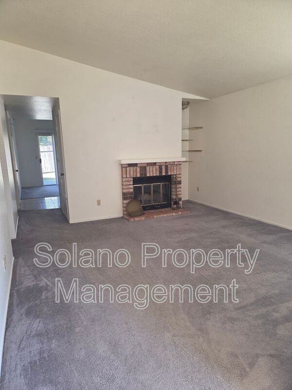 Building Photo - 203 Catalpa Ln