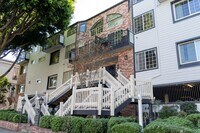 Building Photo - An Enchanted View Townhome