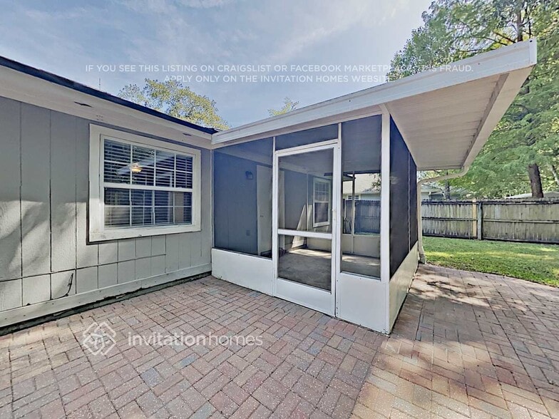 Building Photo - 8346 Lakemont Dr