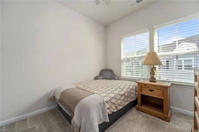 Building Photo - 512 Clara Ln