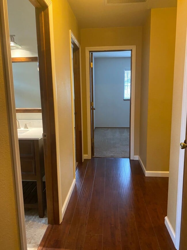 Building Photo - Nice well cared for home in desirable Edge...