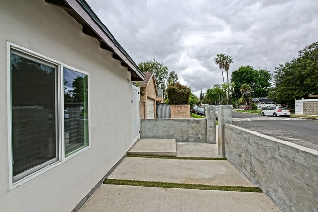 Building Photo - NEWLY BUILT, LUXURIOUS & BRIGHT, 1BR1BA AD...