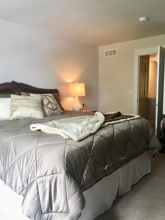 Building Photo - Luxury in Old Town Lafayette for Lease! MU...