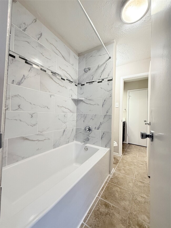 Building Photo - 6624 Westwick Dr