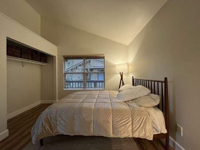 Building Photo - Newly Renovated 1Bd + 1Ba Condo in West Haven-Sylvan! No Stairs, Direct Access, Parking + Pool, S...