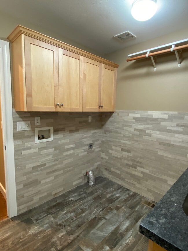 Building Photo - 12609 Oak Cir