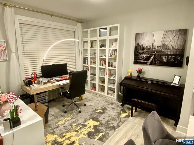 Building Photo - 237 Lincoln Ave