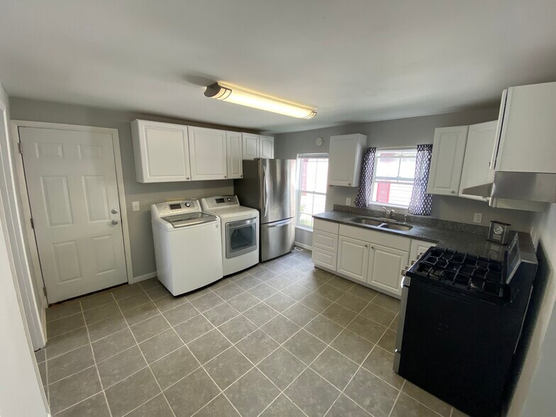 Building Photo - 133 Washington St