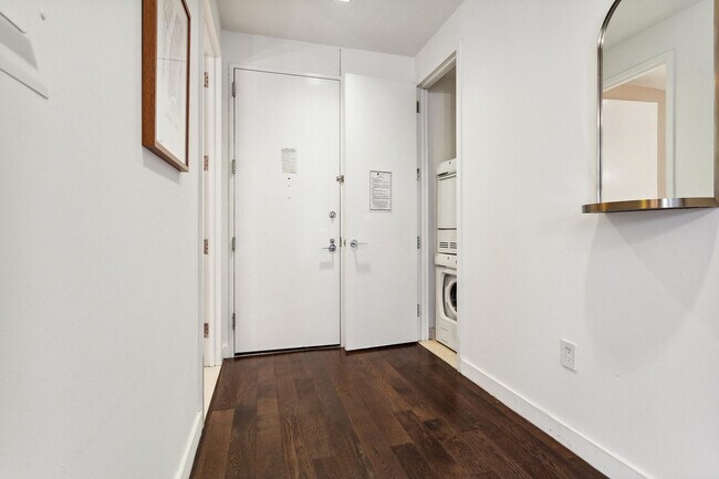 Building Photo - 110 Wall St