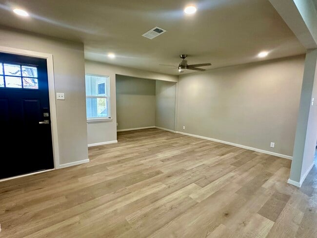 Building Photo - 434 Beverly Dr