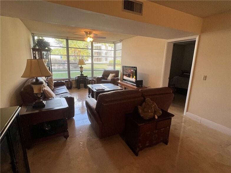 Building Photo - 1721 Whitehall Dr