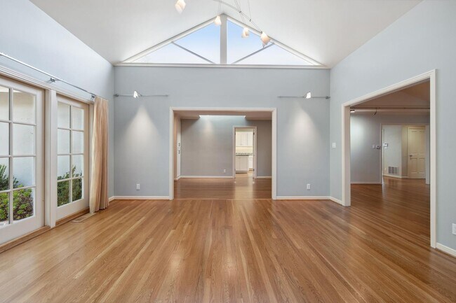 Building Photo - Charming 3-Bedroom Home with Office in desirable Old Palo Alto neighborhood with AC