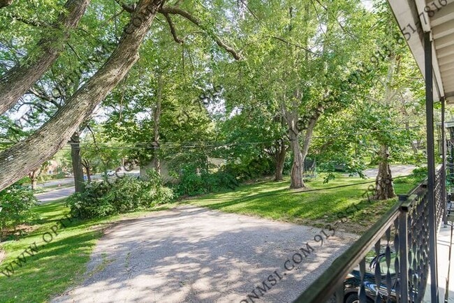 Building Photo - Close to downtown OP!!! Includes Water, El...