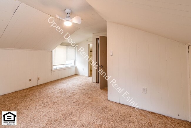 Building Photo - 360 W 9th St