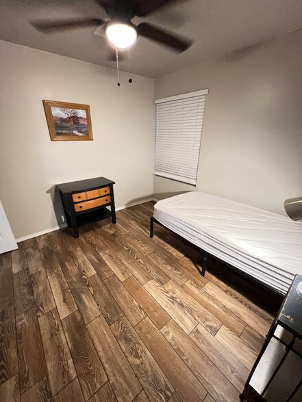 Building Photo - 3645 W Hadley St