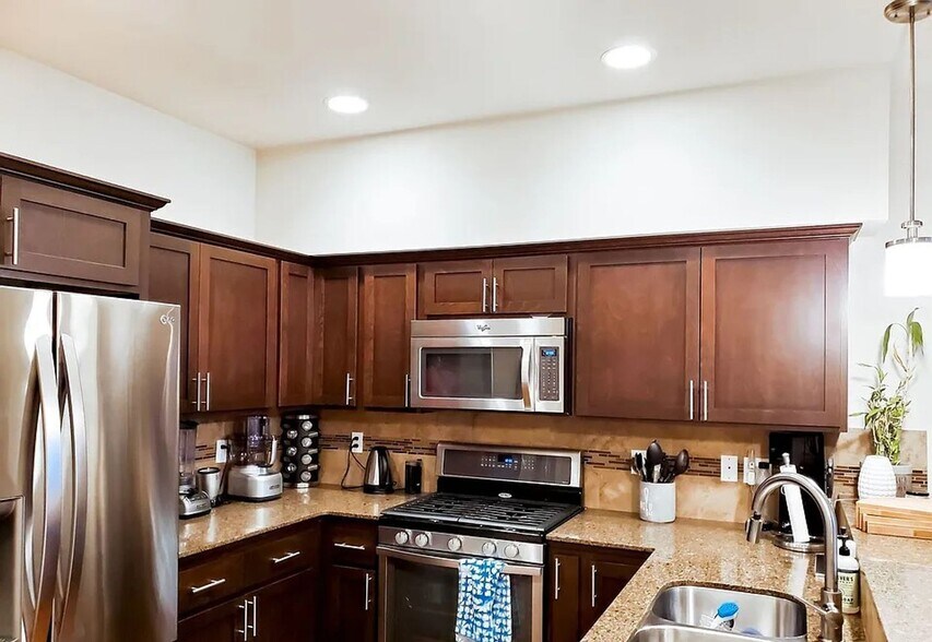 Building Photo - Beautiful Bothell Townhome