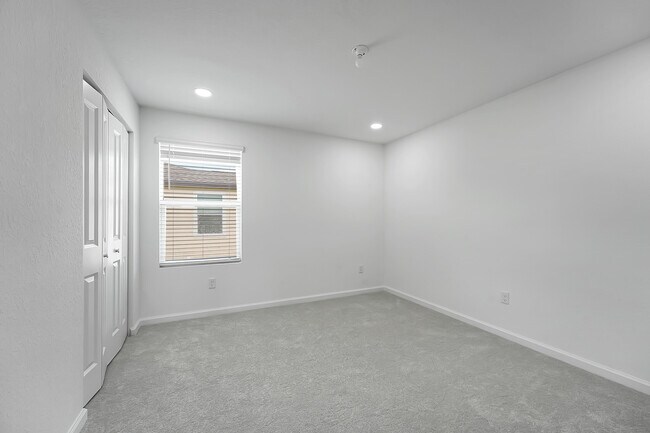 Building Photo - 662 Carlyle Wy