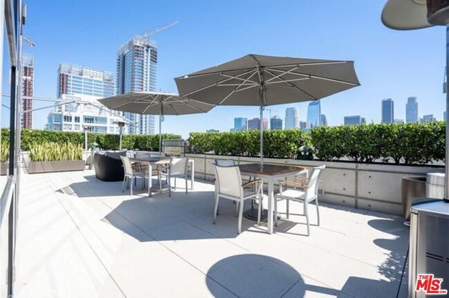 Building Photo - 1155 S Grand Ave