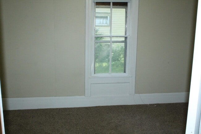 Building Photo - 119 Elm St