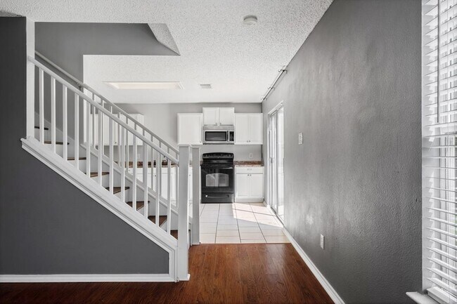 Building Photo - 2412 Byfield Dr