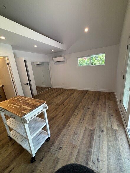 Studio - 6676 Colgate Ave