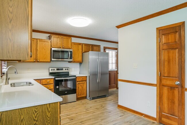 Building Photo - 1113 Buttercup Ln