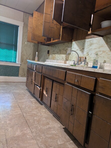 Building Photo - 512 E Philadelphia Ave