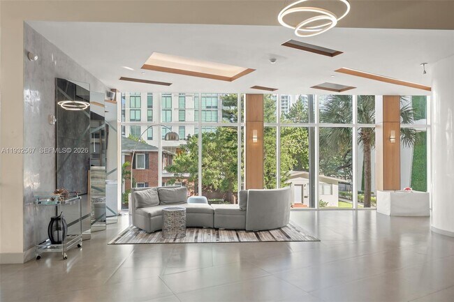 Building Photo - 600 NE 27th St