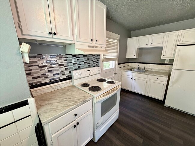 Building Photo - 7121 Lamont Dr