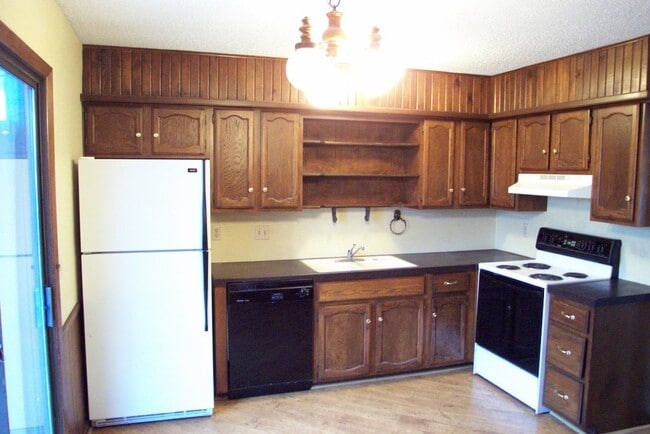 Building Photo - 437-439 N. Countryside Ct. Andover