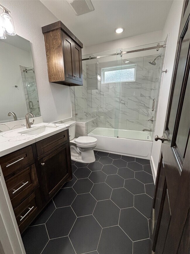 Building Photo - 430 N Hutcheson St