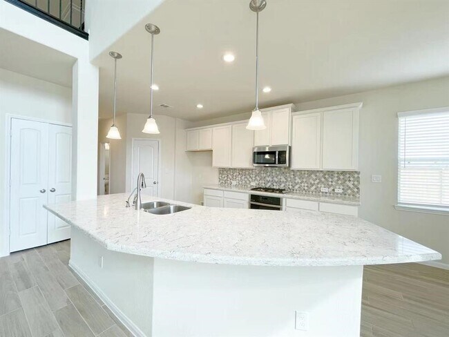 Building Photo - 4403 Silvergrass Ln