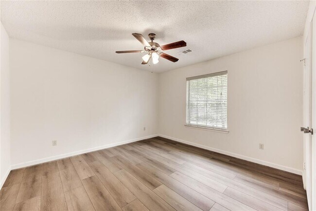 Building Photo - 2338 Bent River Dr