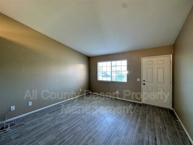 Building Photo - 15580 Avenida Ramada