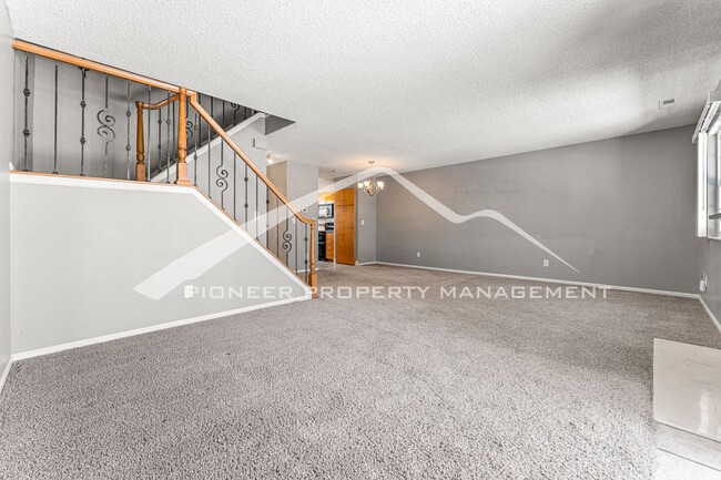 Building Photo - Fantastic Townhome with 1-Car Attached Garage, and Central AC!