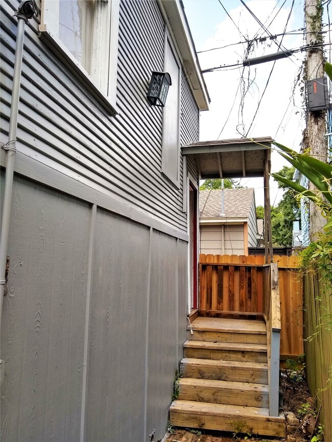 Building Photo - 2409 Ridgewood St