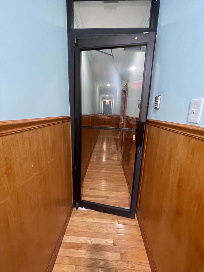 Building Photo - 711 Sansom St