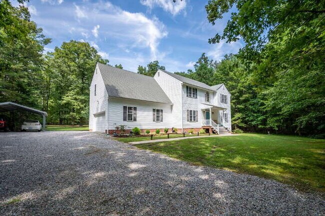 Building Photo - 4 Bedroom Home on 3.65 Acres in Moseley – Available September 22nd – $3,500/mo