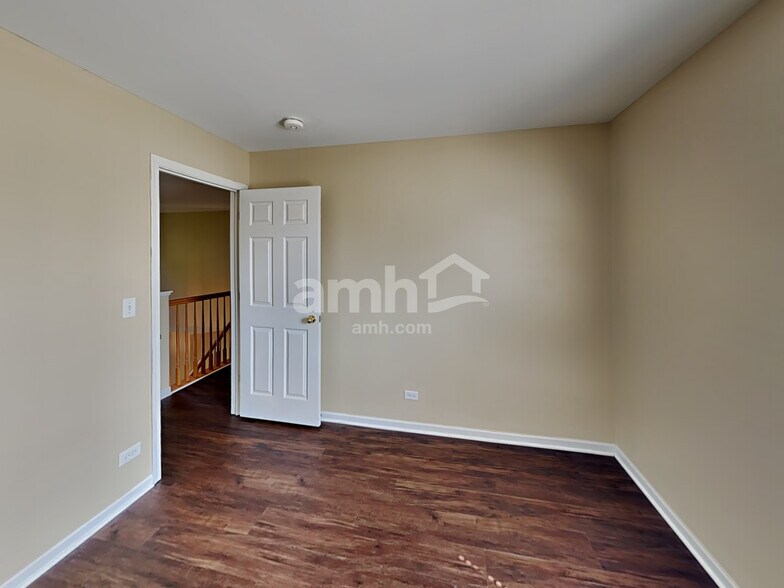 Building Photo - 2476 Deer Point Dr
