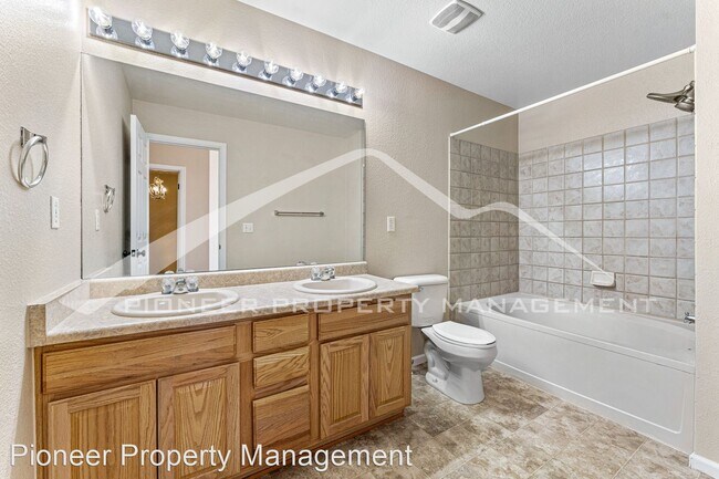 Building Photo - 3 br, 2.5 bath House - 12784 Jasmine St Un...