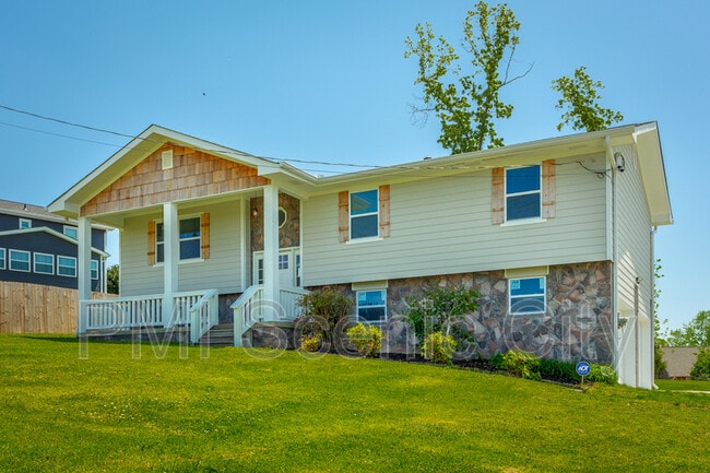 Building Photo - 8128 Fallen Maple Dr