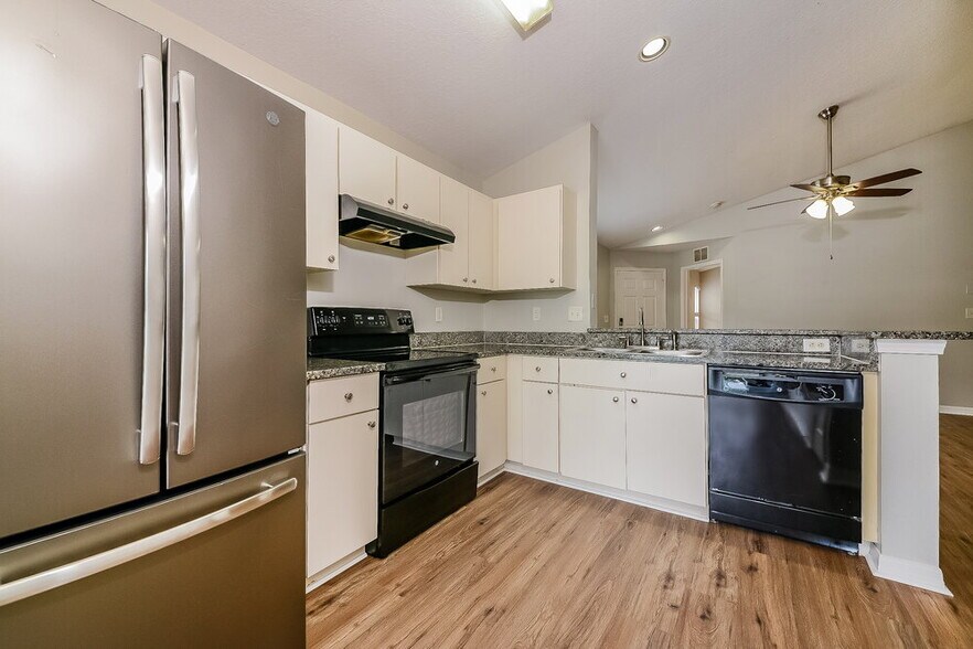 Building Photo - 727 Cristelle Jean Dr