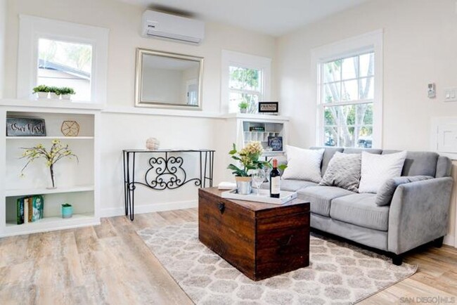 Building Photo - 2 Bed, 1 Bath House in North Park!