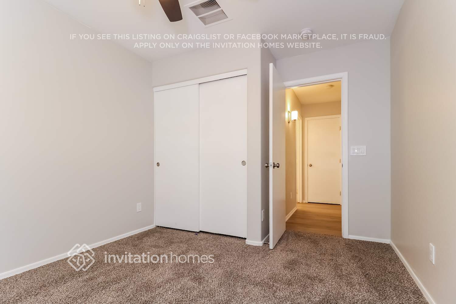 Building Photo - 10613 W La Reata Ave