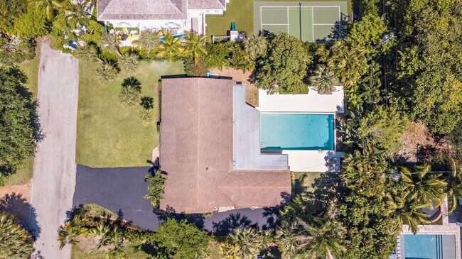 Building Photo - 120 Miramar Way