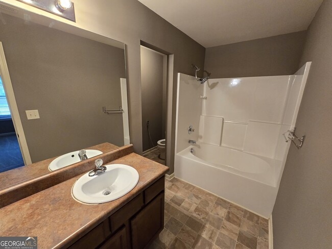 Building Photo - 175 Oakland Hills Way