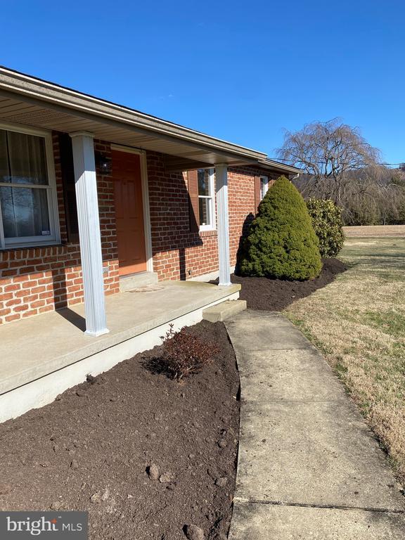 Building Photo - 11 Creeks Edge Rd