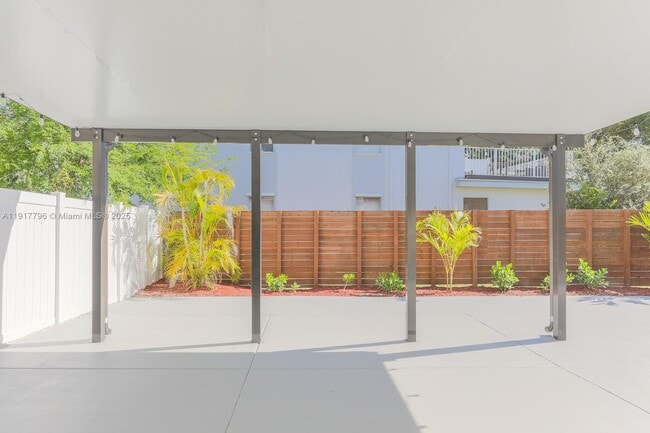 Building Photo - 2795 N 40th Ave