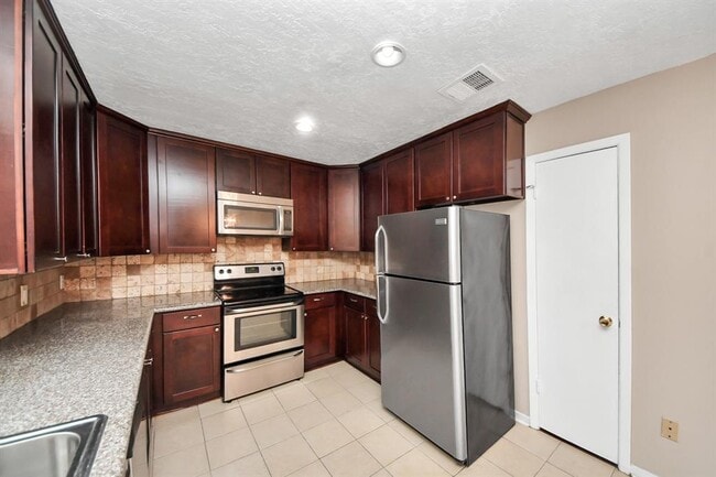 Building Photo - 3009 Beecave Dr